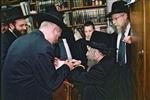 Rabbi Aharon Leib Steinman getting an audience at home