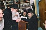 Rabbi Aharon Leib Steinman getting an audience at home