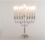 חנוכיה מכסף דולקת