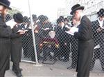 The Rebbe and Chassidim do Tashlich for the Day of Atonement