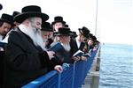 The Rebbe and Chassidim do Tashlich for the Day of Atonement