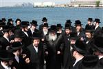 The Rebbe and Chassidim do Tashlich for the Day of Atonement