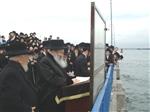 The Rebbe and Chassidim do Tashlich for the Day of Atonement