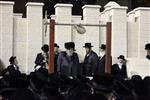 The Rebbe and Chassidim do Tashlich for the Day of Atonement