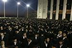 The Rebbe and Chassidim do Tashlich for the Day of Atonement