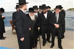 The Rebbe and Chassidim do Tashlich for the Day of Atonement