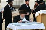 The Rebbe and Chassidim do Tashlich for the Day of Atonement