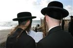 The Rebbe and Chassidim do Tashlich for the Day of Atonement