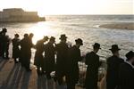 The Rebbe and Chassidim do Tashlich for the Day of Atonement