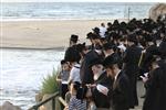 The Rebbe and Chassidim do Tashlich for the Day of Atonement