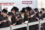 The Rebbe and Chassidim do Tashlich for the Day of Atonement