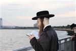 The Rebbe and Chassidim do Tashlich for the Day of Atonement