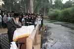 The Rebbe and Chassidim do Tashlich for the Day of Atonement