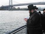 The Rebbe and Chassidim do Tashlich for the Day of Atonement